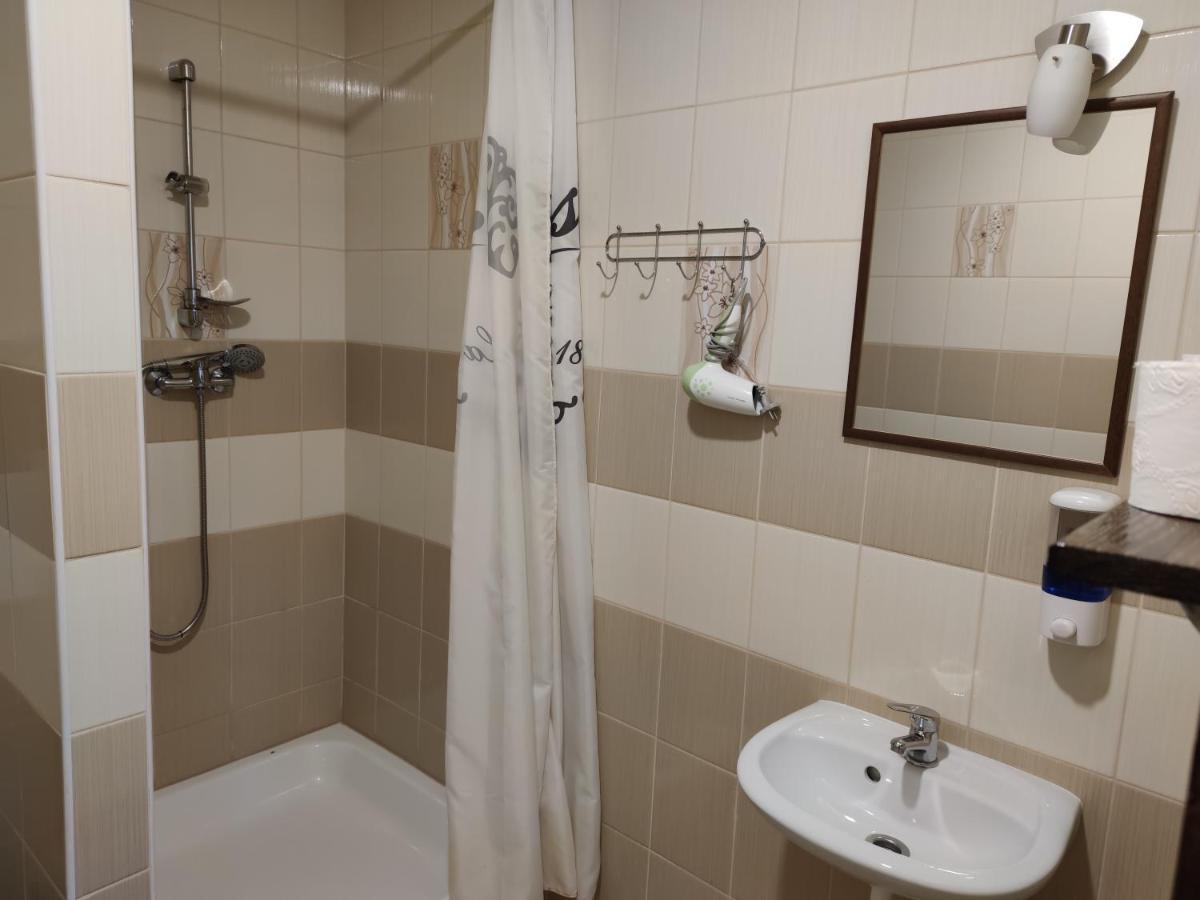 András penzión Krásnohorské Podhradie Esterno foto