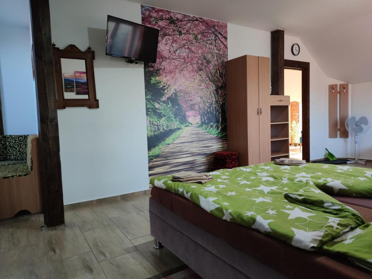 András penzión Krásnohorské Podhradie Esterno foto